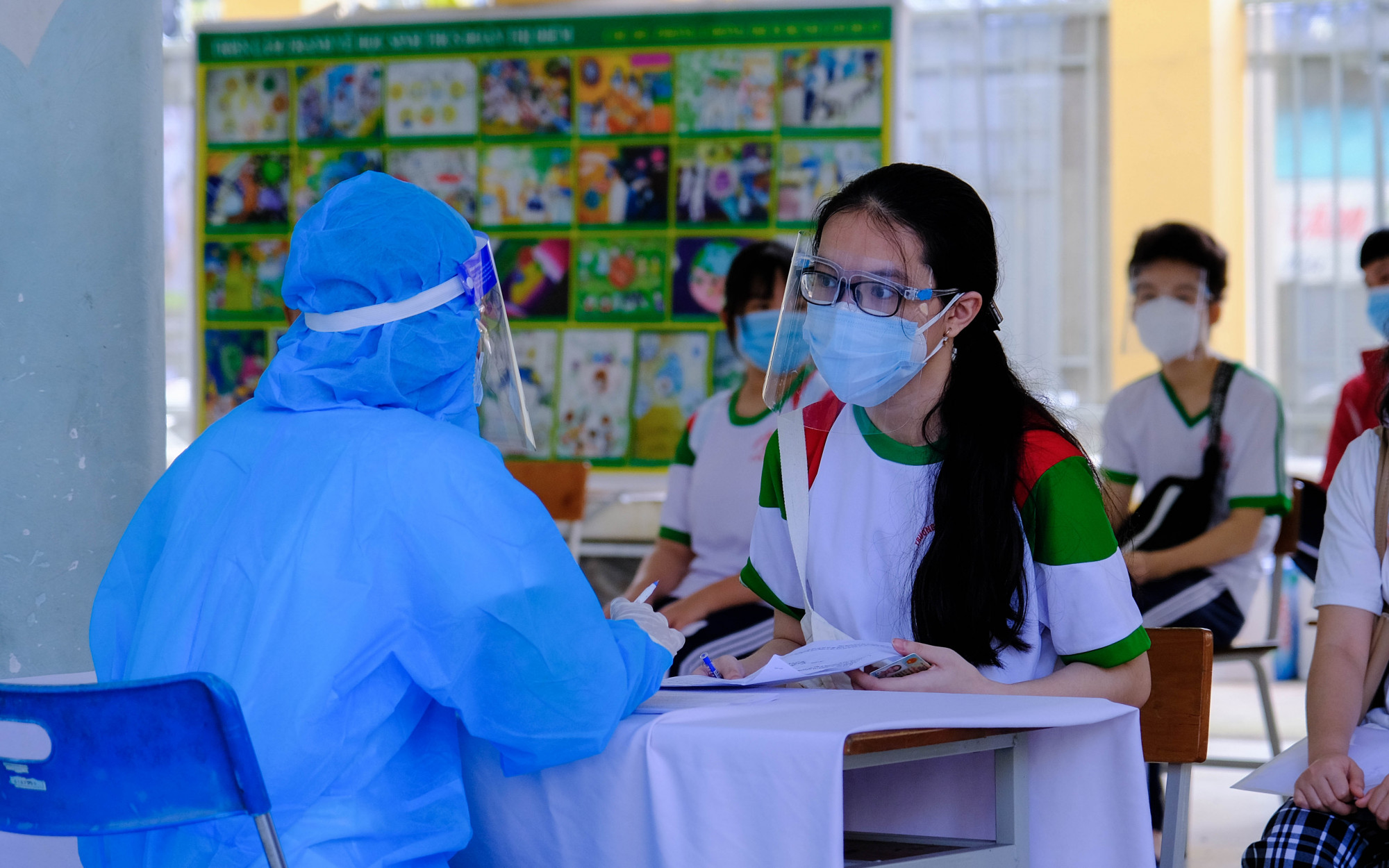 Ngành y tế TP. Cần Thơ triển khai tiêm vắc xin ngừa COVID-19 cho học sinh THPT ở quận Ninh Kiều