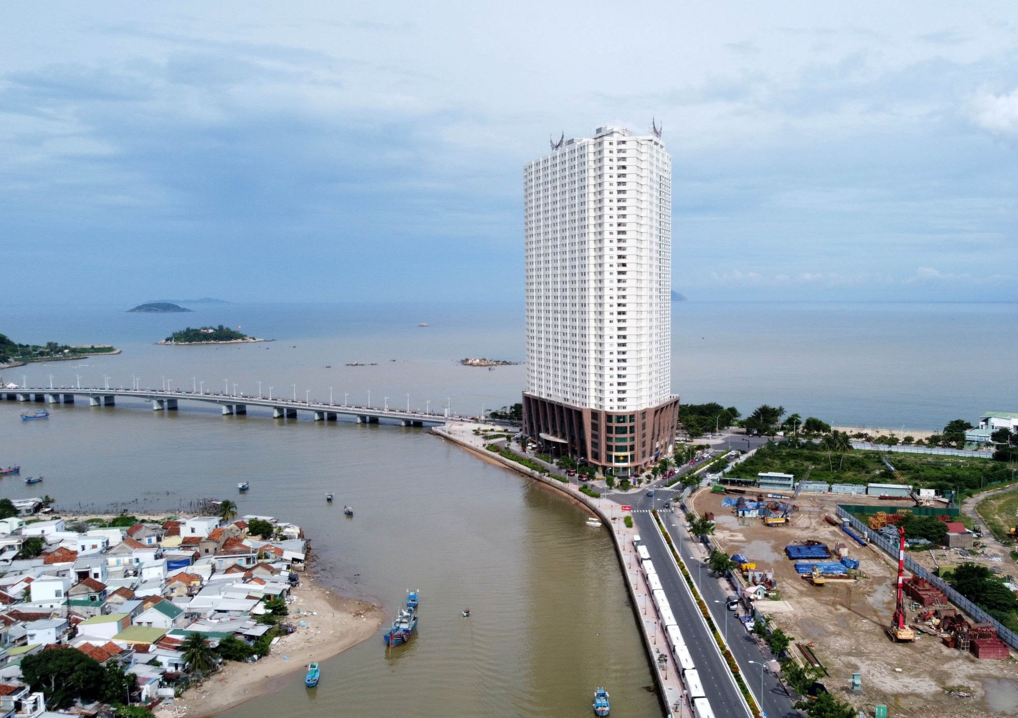 Tổ hợp khách sạn căn hộ cao cấp Mường Thanh Khánh Hòa được chủ đầu tư đưa vào hoạt động khi chưa văn bản chấp