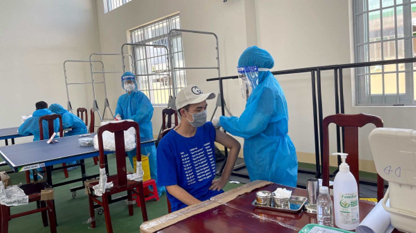 Ngành y tế tỉnh Kiên Giang triển khai tiêm vắc xin ngừa COVID-19 cho người dân trên địa bàn