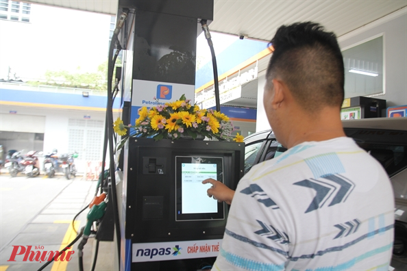 Giá xăng được dự báo sẽ giảm vào kỳ điều hành giá bán ngày mai (25/11) - Ảnh: Quốc Thái