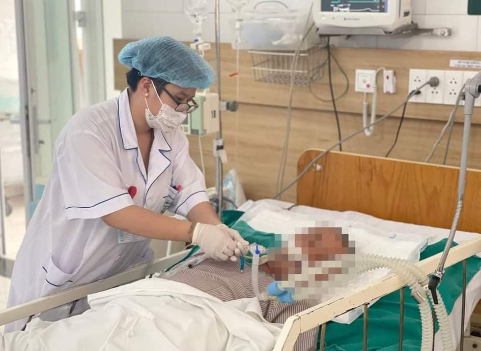Một bệnh nhân ngộ độc Methanol nguy kịch tại Bệnh viện Bạch Mai