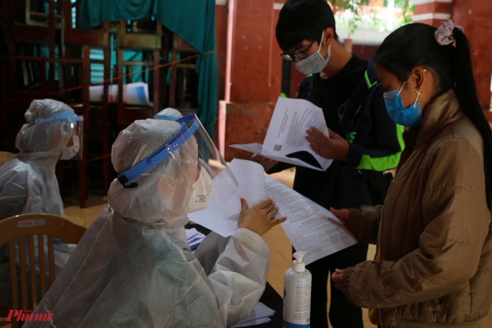 Trước đó tỉnh Thừa Thiên-Huế đã tiếp nhận 40.950 liều vắc xin Pfizer được phân bổ từ Bộ Y tế để tổ chức tiêm cho người dưới 18 tuổi và bắt đầu từ này 26/11/2021, công tác tiêm chủng thực hiện trên địa bàn toàn tỉnh
