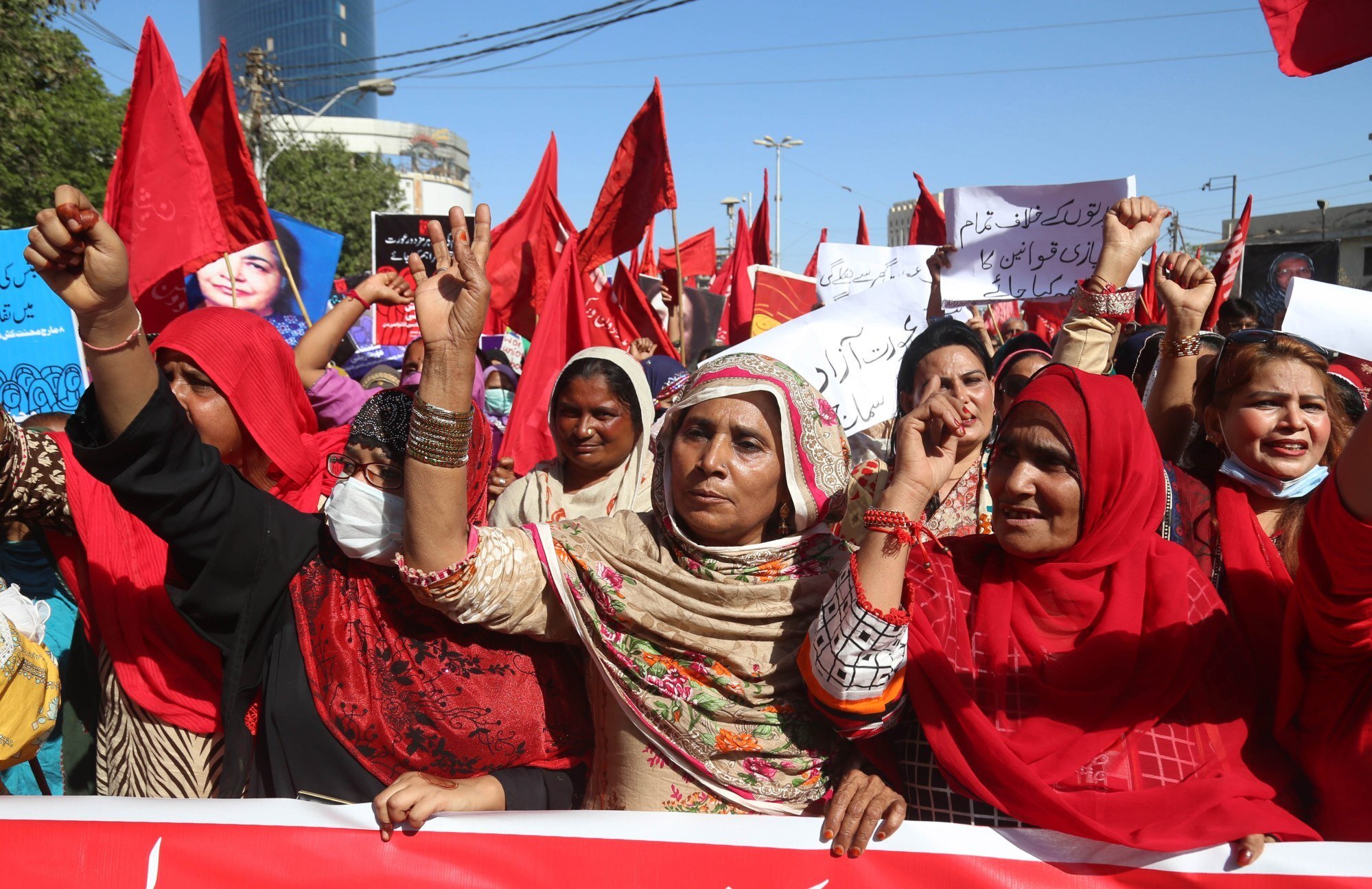 Phụ nữ Pakistan tuần hành nhân ngày Thế giới chống bạo lực