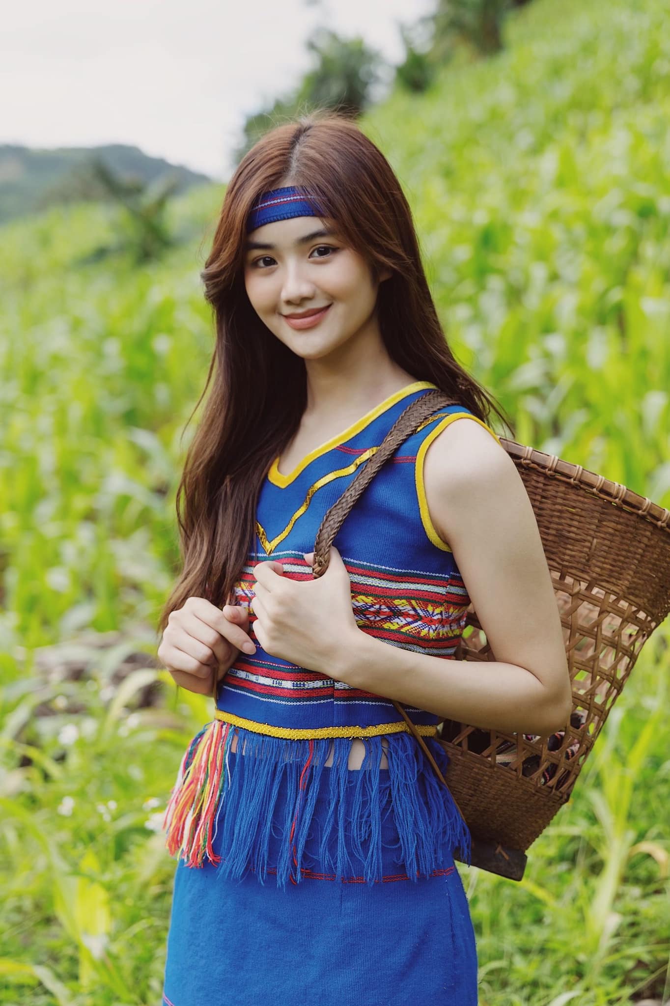 Trong một lần về quê nhà Đắk Nông để quảng bá du lịch, Minh Anh bất ngờ nhận nhiều lời khen khi mặc trang phục dân tộc