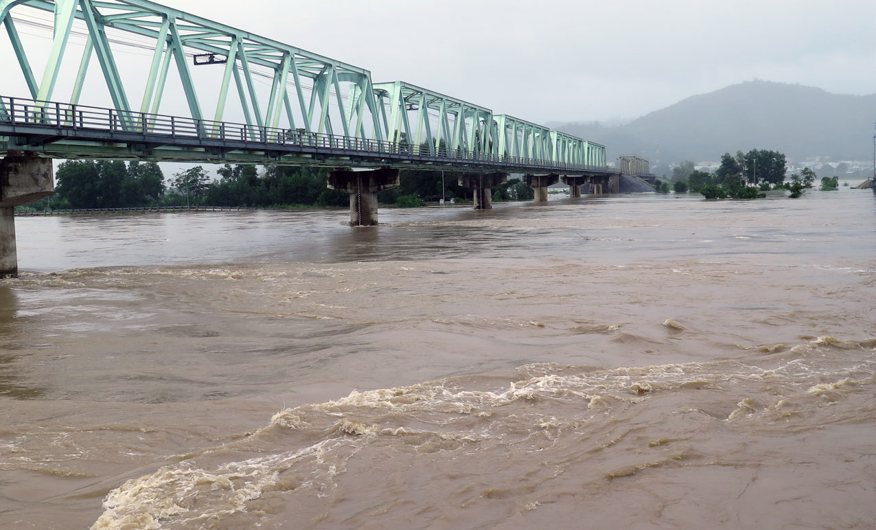 Mực nước lũ tại cầu La Hai (huyện Đồng Xuân)