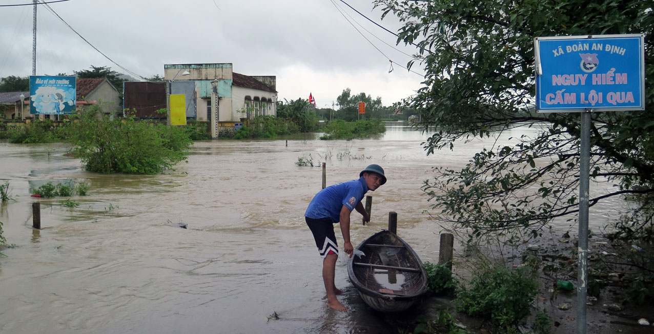 Nhiều nới bị cô lập không thể di chuyển bằng phương tiện giao thông đường bộ.