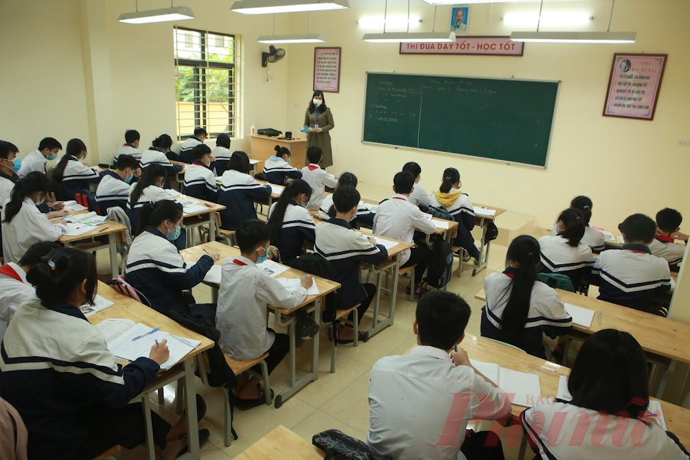 Học sinh cư trú vùng dịch cấp độ 1, 2 mới đến trường - Ảnh: Đại Minh