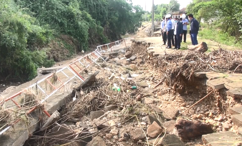 Một điểm sạt lở hệ thống Thủy nông Đồng Cam