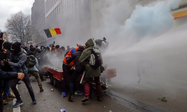  Người biểu tình đụng độ dữ dội với cảnh sát ở Brussels, Bỉ trong ngày 5/12.