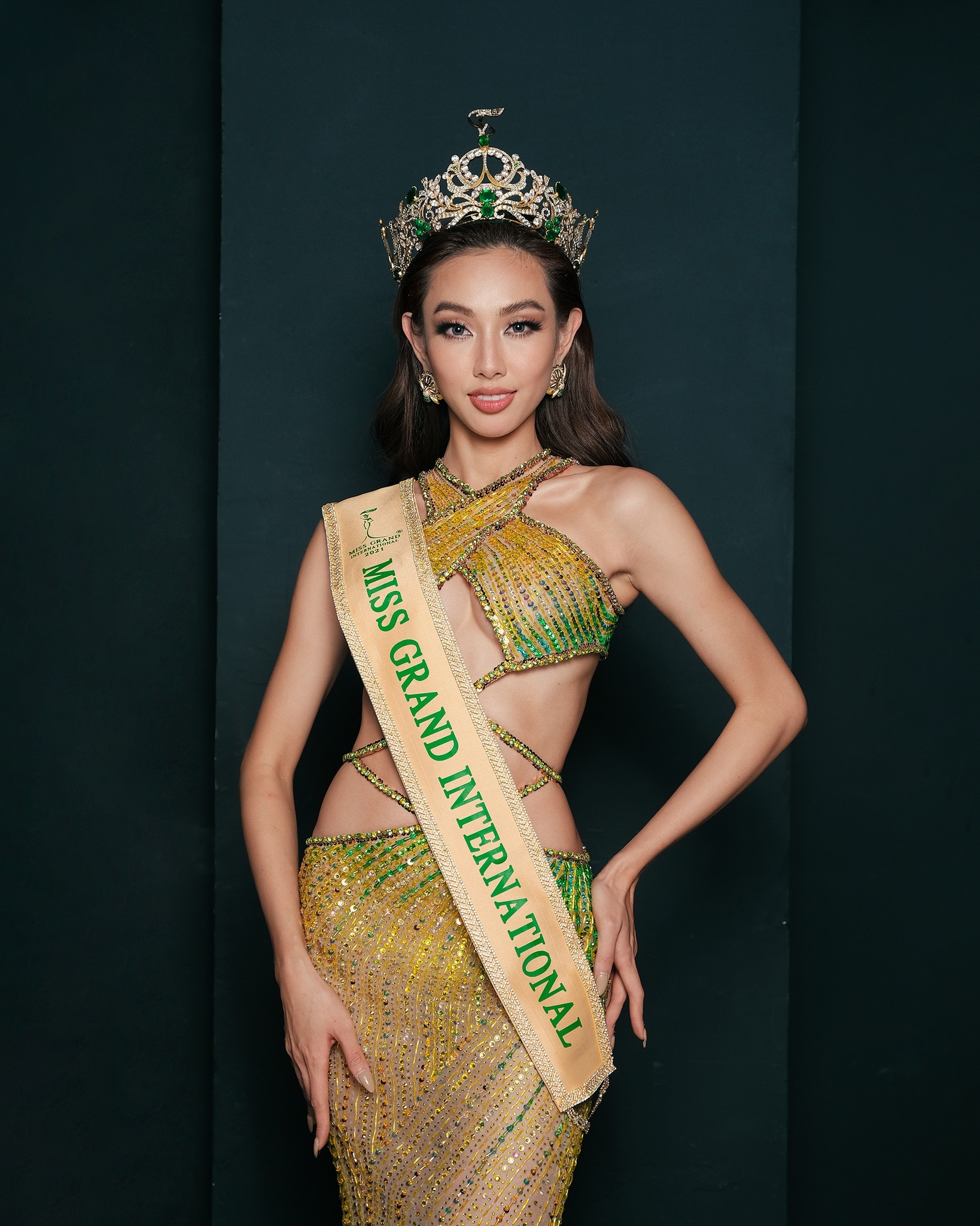 Thuỳ Tiên là người đẹp Việt Nam đầu tiên thắng danh hiệu Hoa hậu Hoà bình Quốc tế
