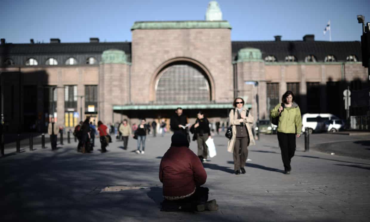 Một phụ nữ vô gia cư ở Helsinki vào năm 2011 - Ảnh: AFP