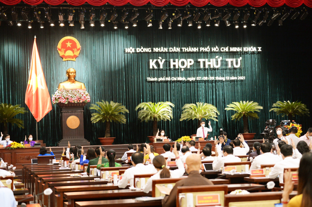 Các đại biểu biểu quyết nhất trí với chương trình làm việc của kỳ họp HĐND TP.HCM lần thứ tư