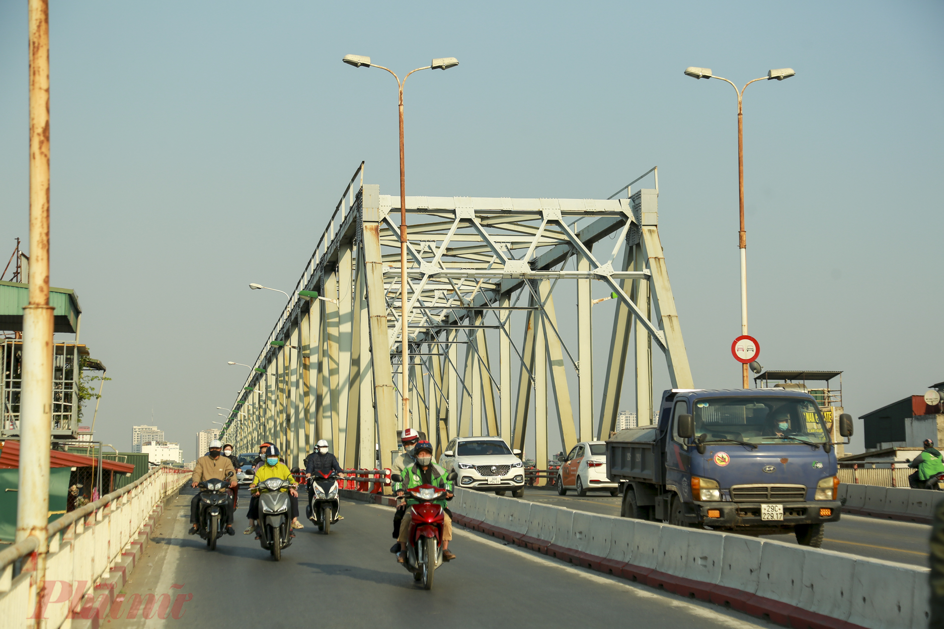 Dự kiến hết tháng 12, cây cầu sẽ được kiểm định  xong và chờ lên phương án sửa chữa tổng thể.