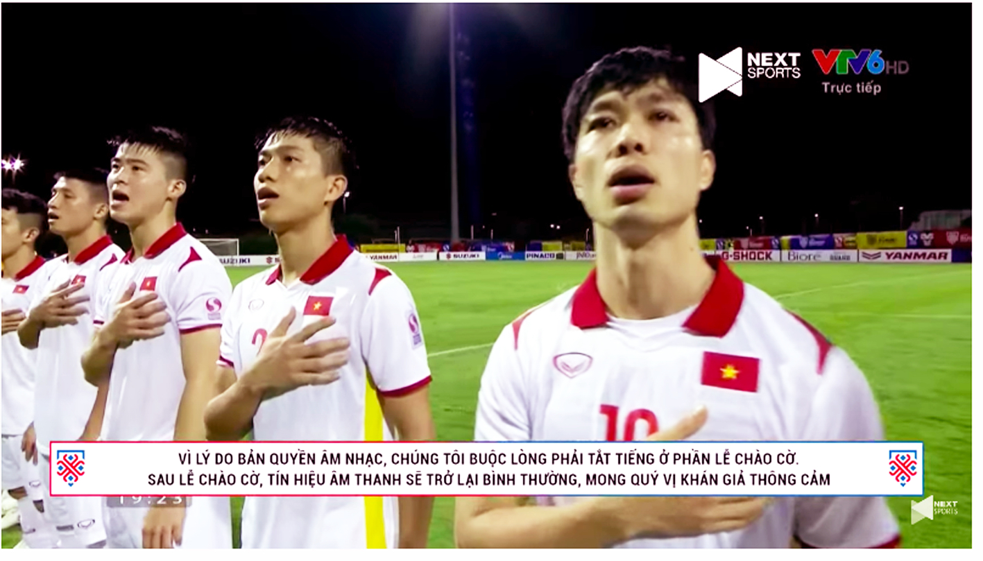 Hình ảnh đội tuyển Việt Nam trong trận đấu với Lào hôm 6/12 trên kênh YouTube của Next Sports và dòng thông báo tắt âm thanh  khi Quốc ca Việt Nam đang vang lên, gây bức xúc dư luận