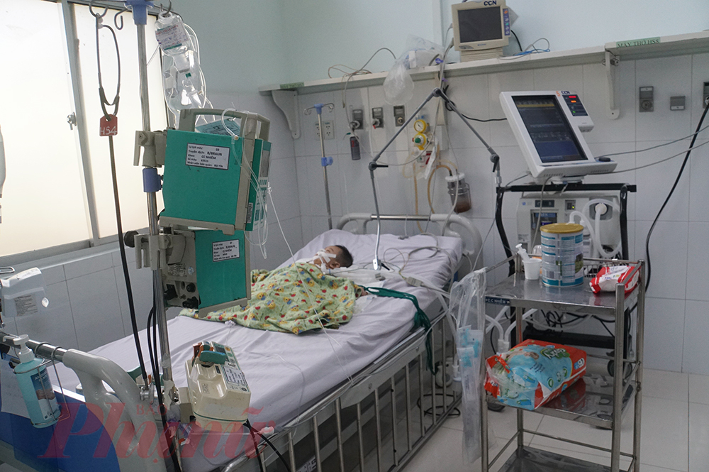 Thời gian qua bệnh viện cũng đã tiếp nhận 2 bé mắc COVID-19 nguy kịch, may mắn cả 2 bé đều được cấp cứu, điều trị thành công mặc dù phải chạy ECMO.