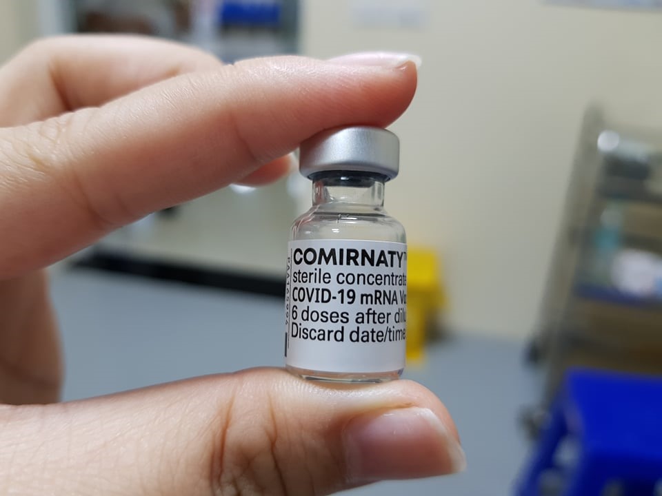 Mũi bổ sung vắc xin COVID-19 của Pfizer và BioNTech có khả năng trung hòa biến thể Omicron