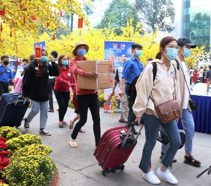 Năm nay, sinh viên và ngừoi lao động có thêm phương tiện di chuyển bằng tàu lửa để về quê đón Tết