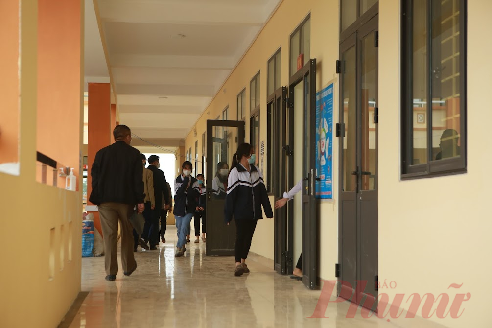 Trường học mở cửa nhưng rất ít học sinh đến trường - Ảnh: Đại Minh