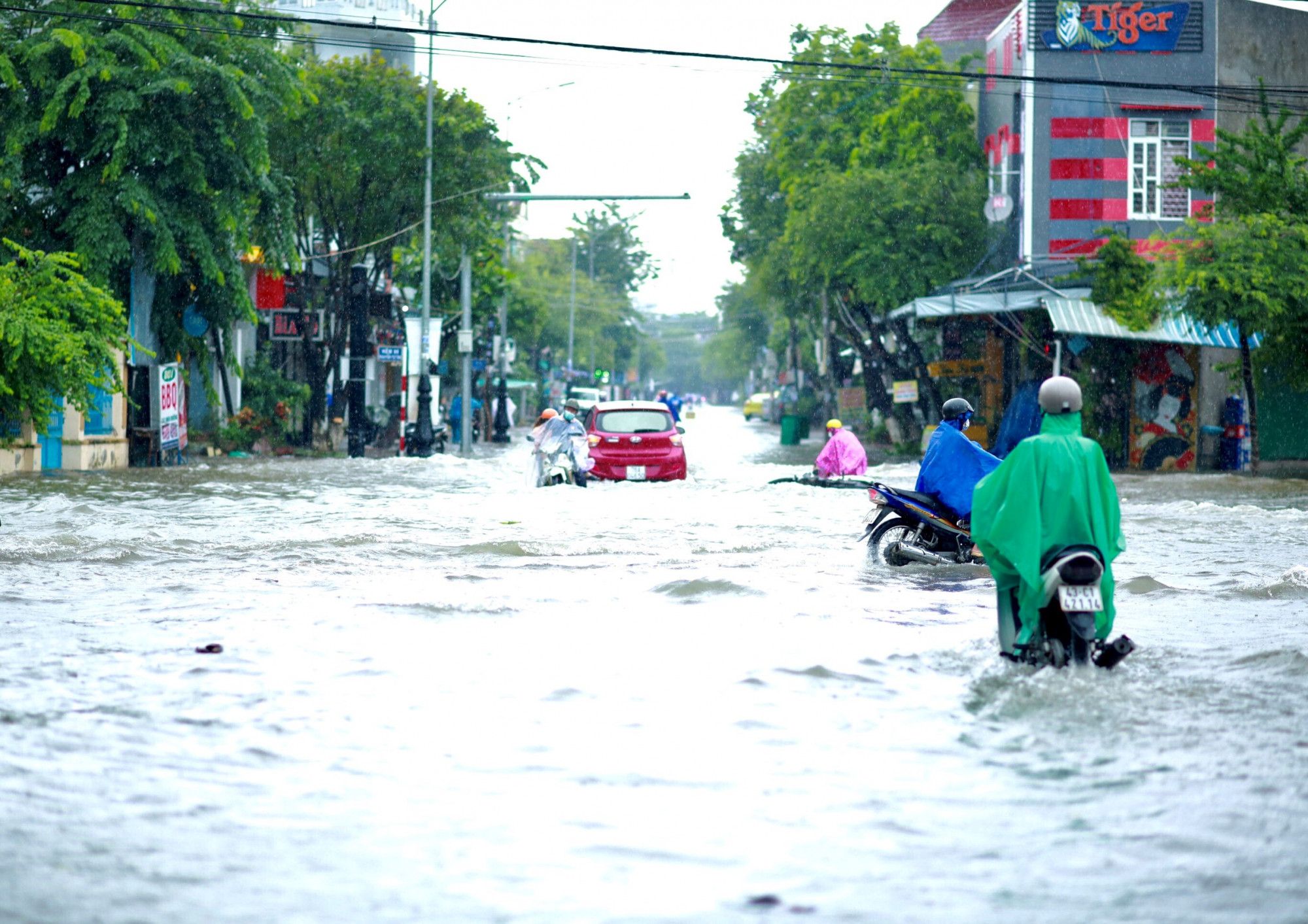 TP Quảng Ngãi ngập sâu trong đợt mưa lich sử cuối tháng 10
