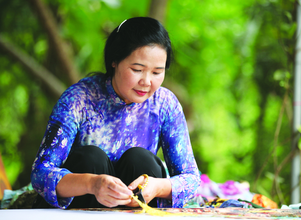 Trần Thanh Thục - nữ họa sĩ sáng tác tranh ghép vải duy nhất của Việt Nam