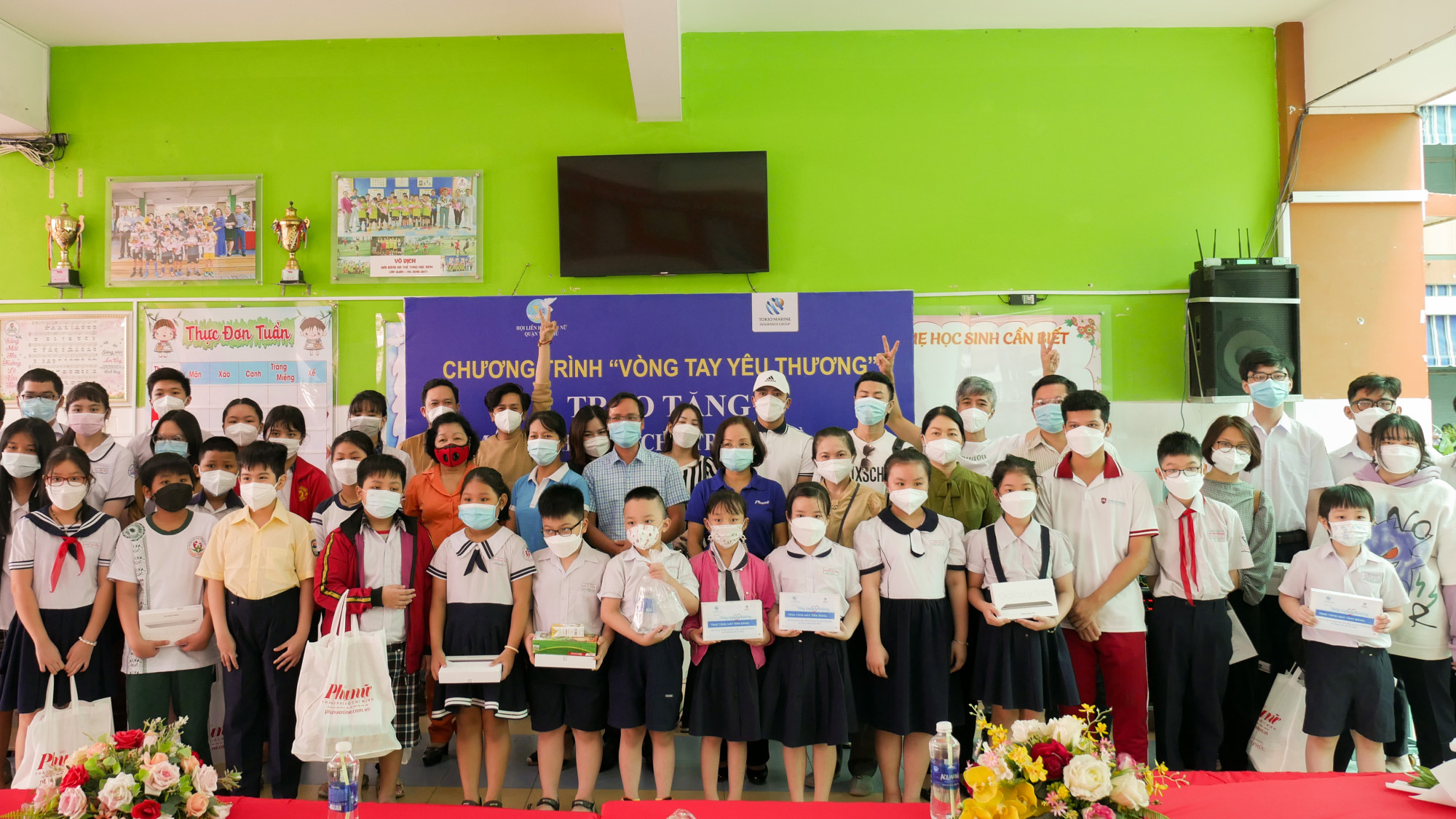 Các đơn vị tặng học bổng cho trẻ em tại quận Tân Phú