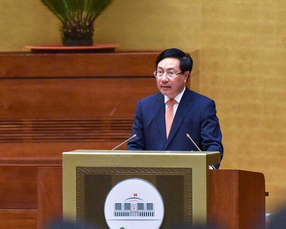 Phó thủ tướng Thường trực Chính phủ Phạm Bình Minh trình bày báo cáo về thành tựu trong công tác đối ngoại của Đảng và Nhà nước. Ảnh: VGP/Nhật Bắc