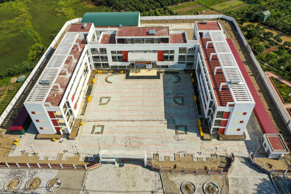 Tại Huyện Hoài Đức trạm y tế lưu động đặt tại Trường THCS Tiền Yên đã được kích hoạt, với quy mô 300 giường. 