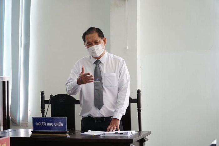 Luật sư Trịnh Vĩnh Phúc tranh tụng tại phiên tòa