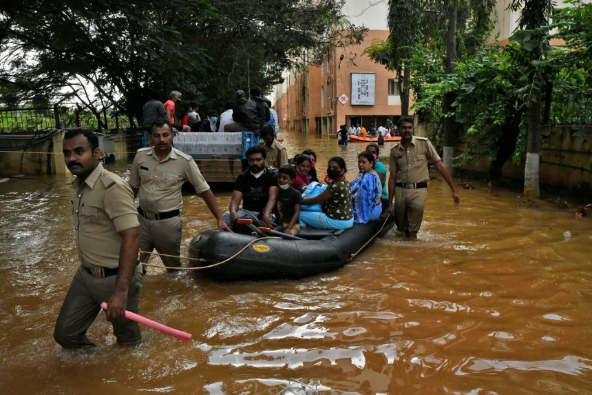 Nam Á bị ảnh hưởng nặng nề nhất, với hơn 18 triệu người ở Ấn Độ bị ảnh hưởng nặng nề bởi lũ lụt và lốc xoáy