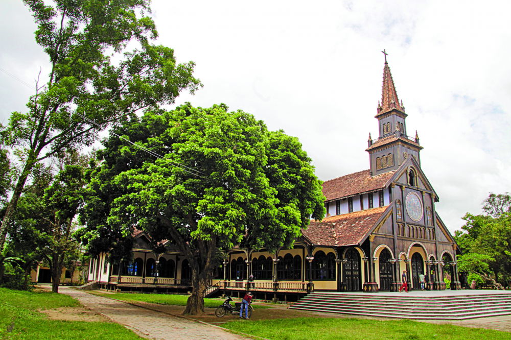 Nhà thờ gỗ Kon Tum - công trình kiến trúc độc đáo đã hơn trăm tuổi