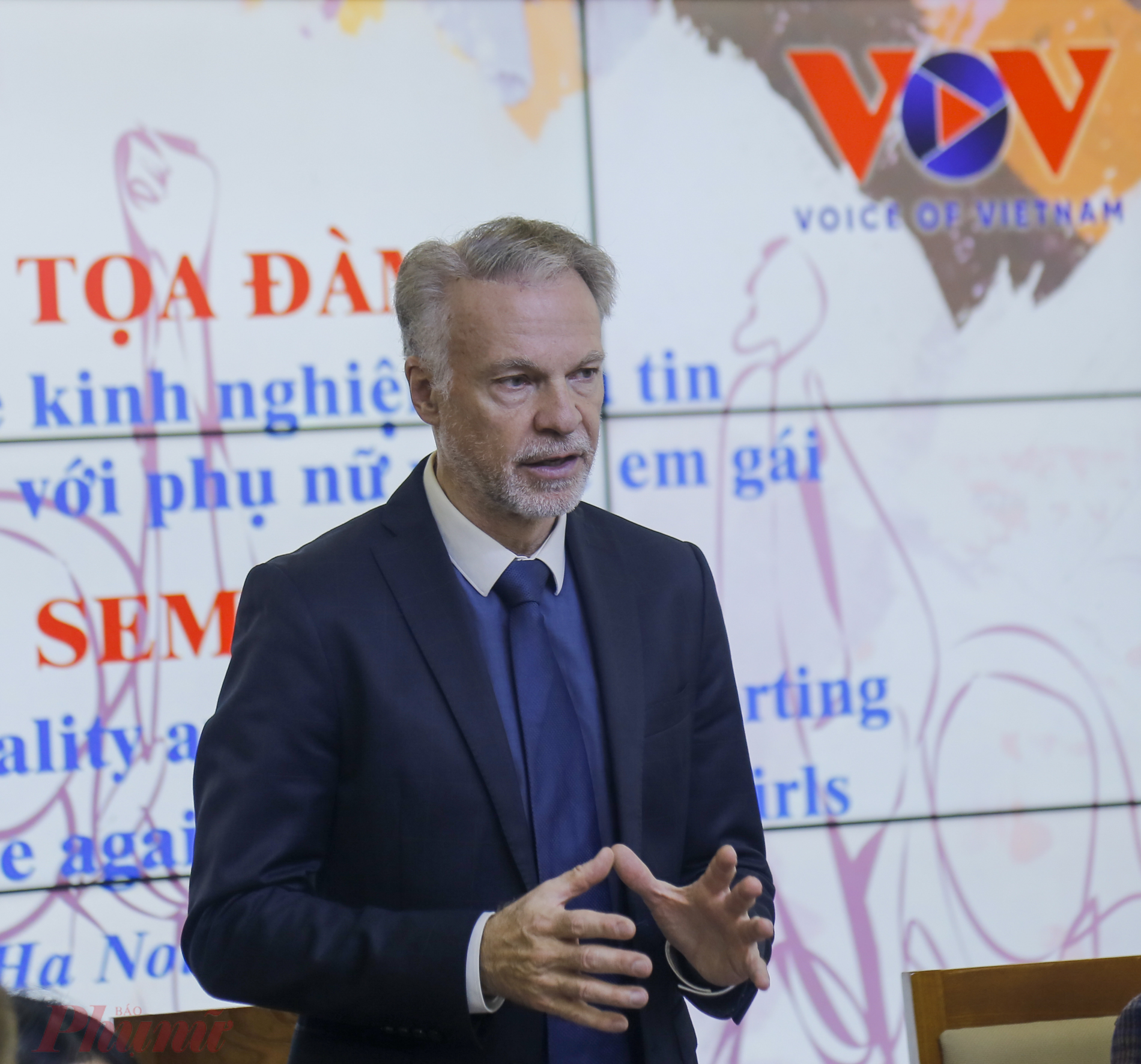 Ông Christian Manhart, Trưởng đại diện UNESCO tại Việt Nam phát biểu tại tọa đàm.