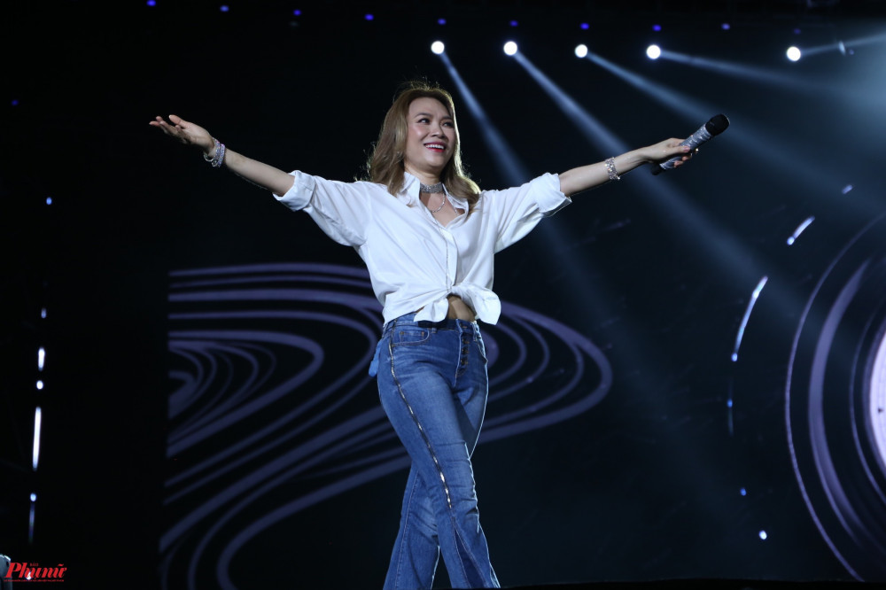 Hình ảnh ca sĩ Mỹ Tâm trong liveshow kỷ niệm 20 năm ca hát, diễn ra vào tháng 4/2021 tại TPHCM.