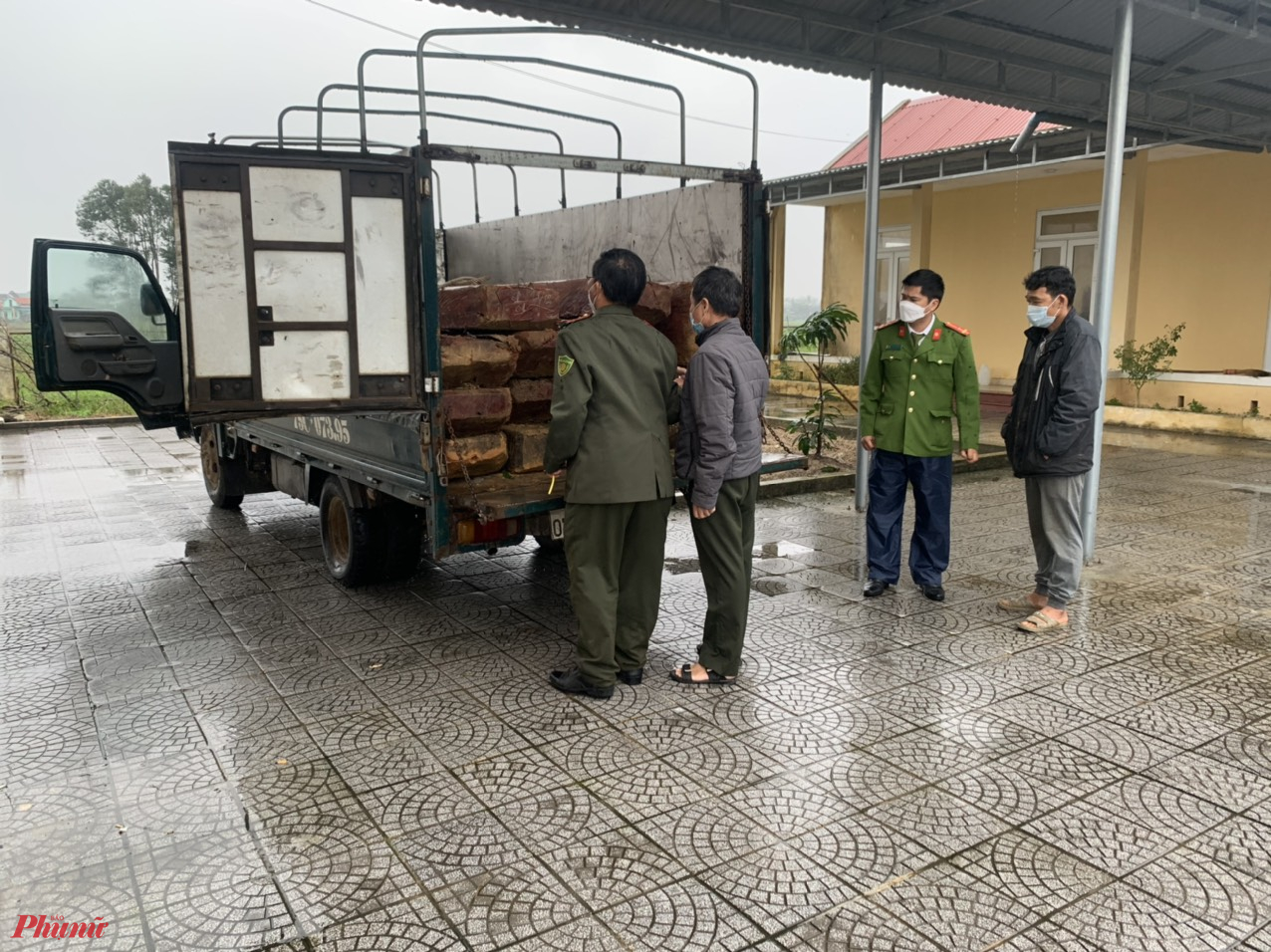 Hiện tại gỗ lậu vừa bắt giữ đã được bàn giao cho Hạt kiểm lâm huyện Quảng Điền để xử lý theo thẩm quyền