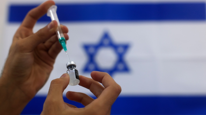Israel khuyến nghị tiêm mũi COVID-19 thứ 4 cho những người trên 60 tuổi.