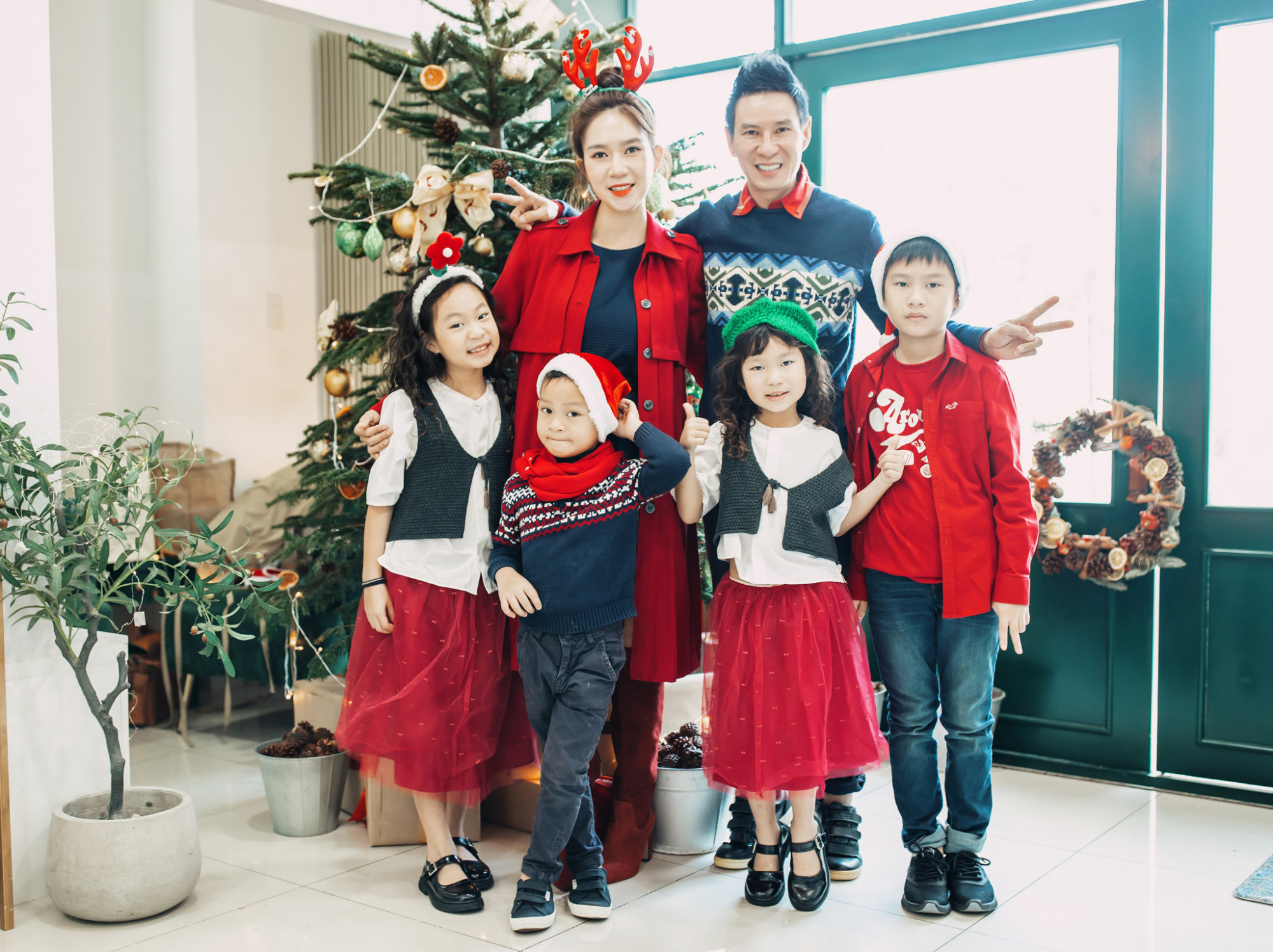 Gia đình Lý Hải, Minh Hà vừa trang trí xong không gian nhà để chuẩn bị đón Giáng sinh. 