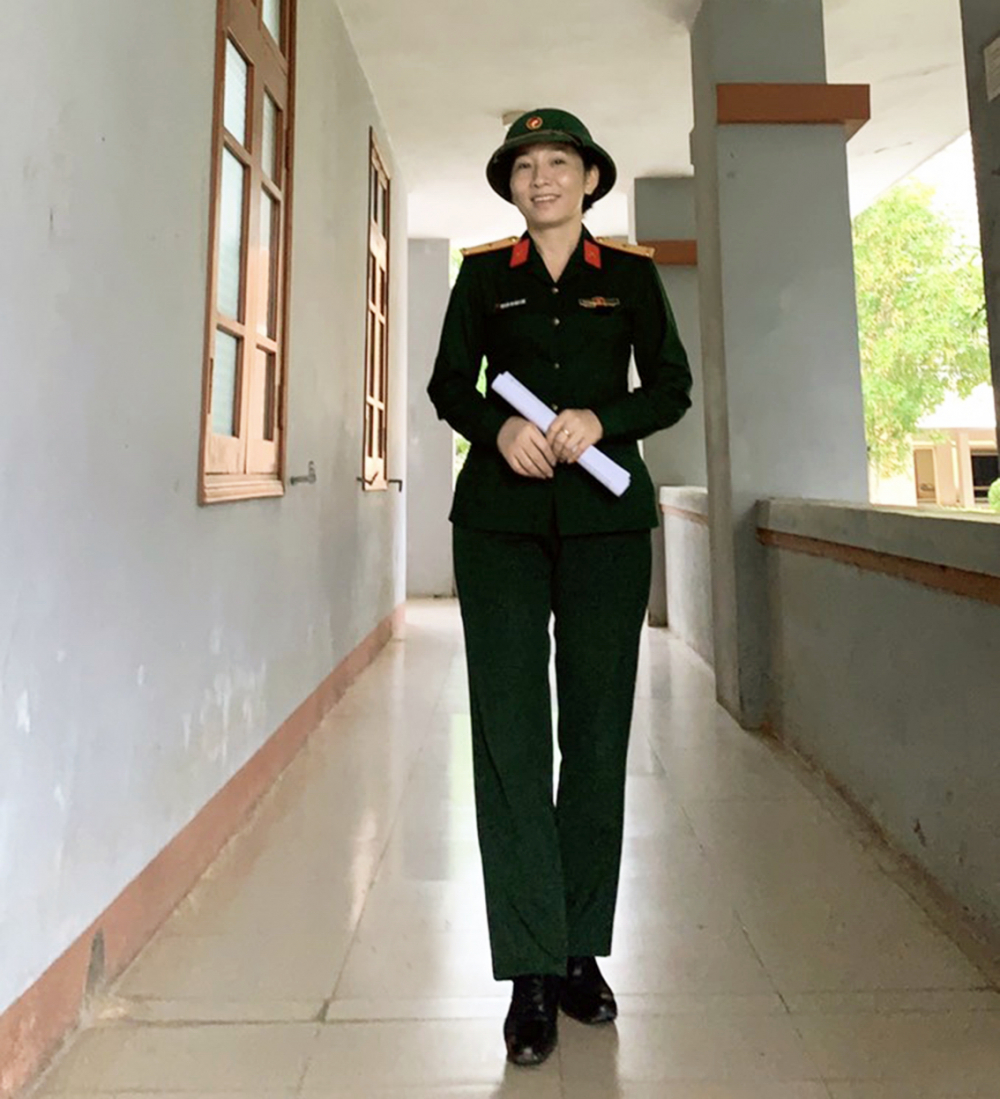 Chị Giao Linh trong màu áo lính, thay chồng tiếp bước quân hành