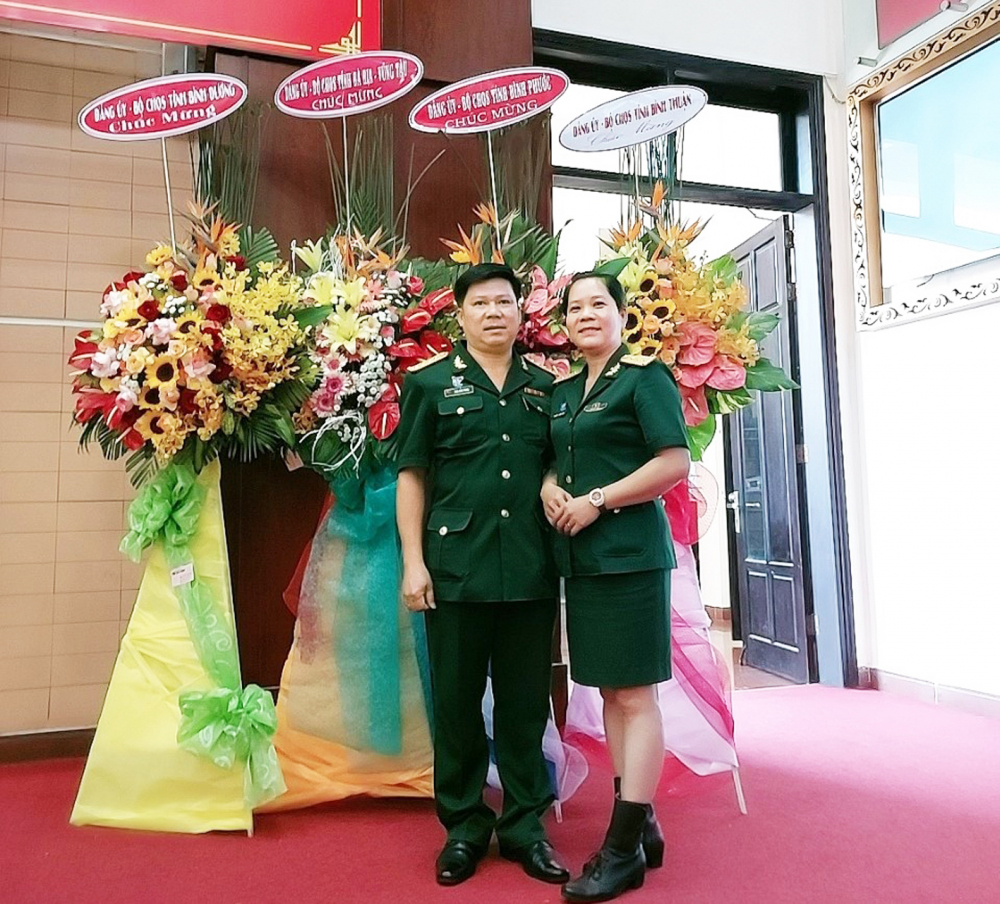 Vợ chồng đại úy Đặng Quốc Phong luôn đồng hành bên nhau trong màu xanh quân phục