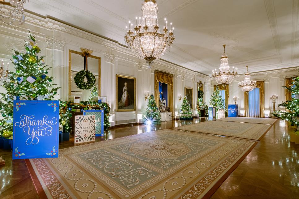 Với quy mô lớn và không gian trang trọng, Phòng phía Đông được thiết kế là phòng lớn nhất trong Nhà Trắng và là nơi tổ chức các buổi chiêu đãi công chúng, các buổi lễ ký kết hóa đơn và các dịp đặc biệt khác.