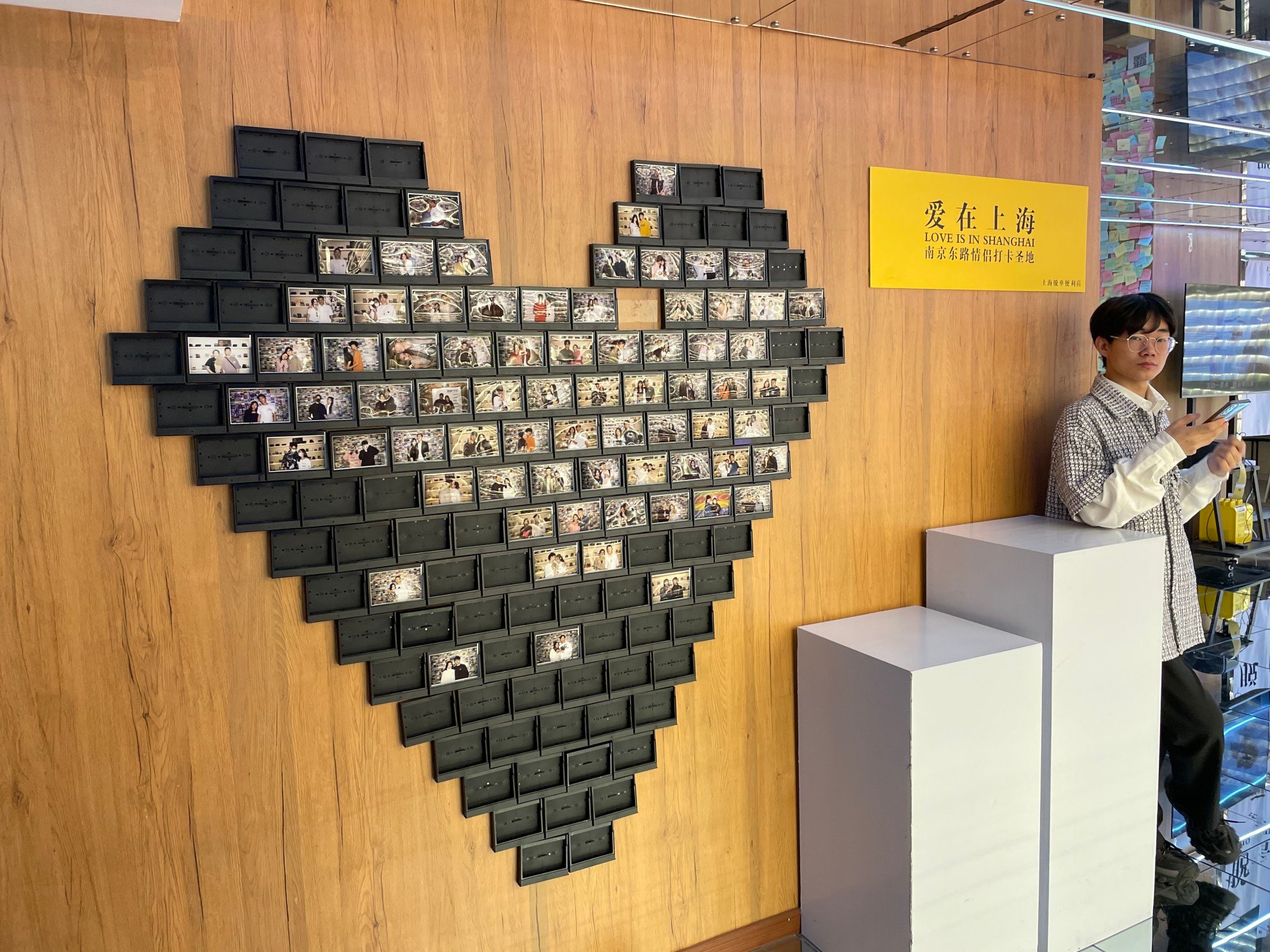 'Cửa hàng tiện lợi hẹn hò' trong một trung tâm mua sắm ở Thượng Hải