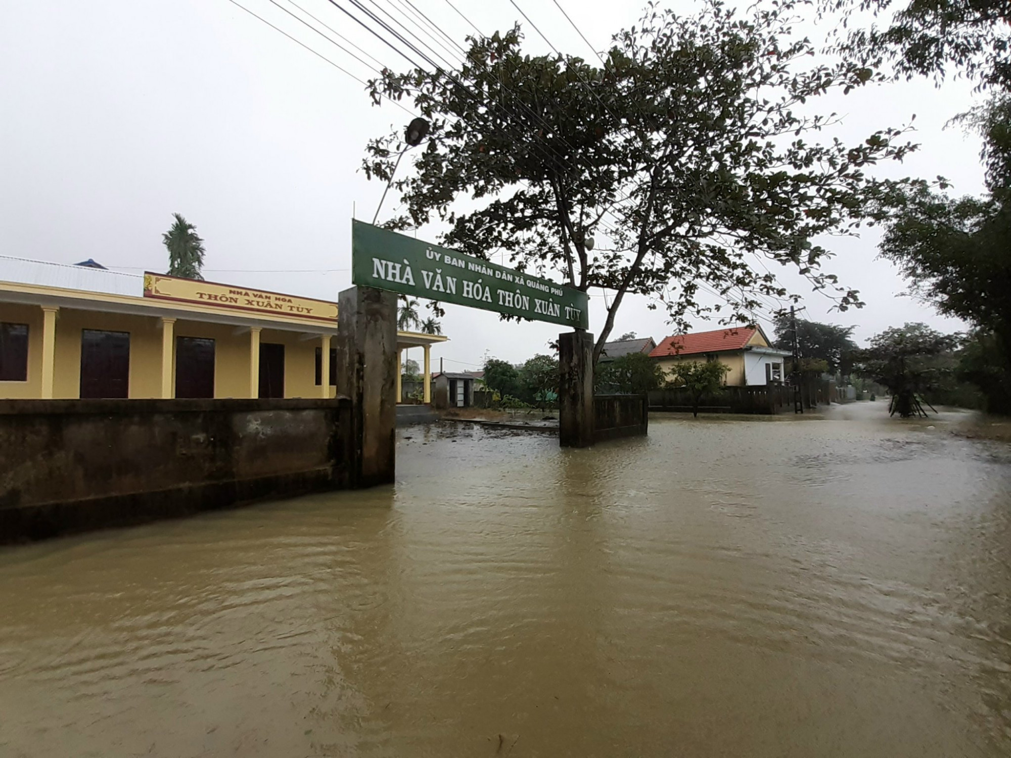 Mưa lớn còn gây ngập lụt một số vùng thuộc hạ du sông Bồ, sông Ô Lâu thuộc huyện Phong Điền