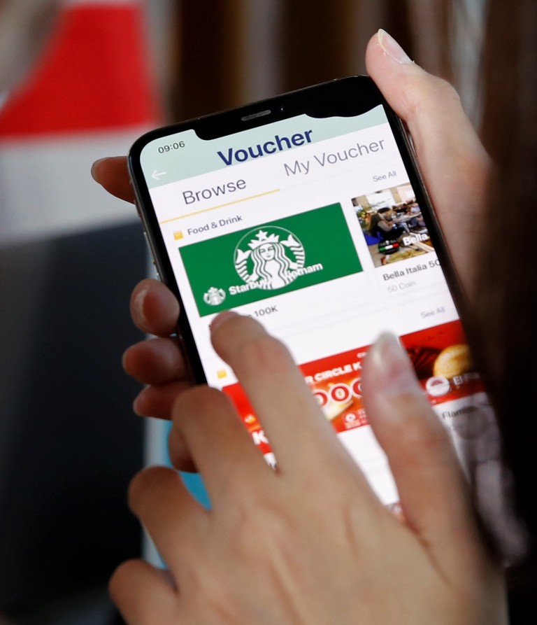Người dùng quy đổi điểm thành các voucher có sẵn trên ứng dụng của các nhãn hàng như Starbucks, Haidilao, Circle K, Yen Farm Station, CarePlus … với giá trị từ 20.000 - 100.000 đồng