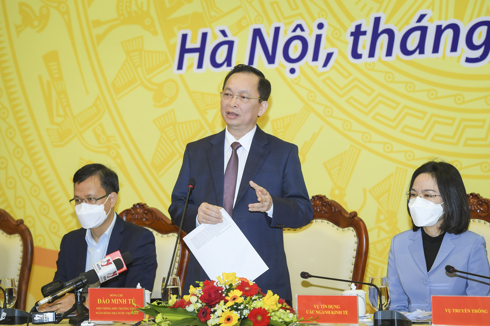 Phó thống đốc thường trực Đào Minh Tú đề nghị các ngân hàng tiếp tục tiết kiệm chi phí để trong năm 2022 phấn đấu giảm thêm lãi suất 