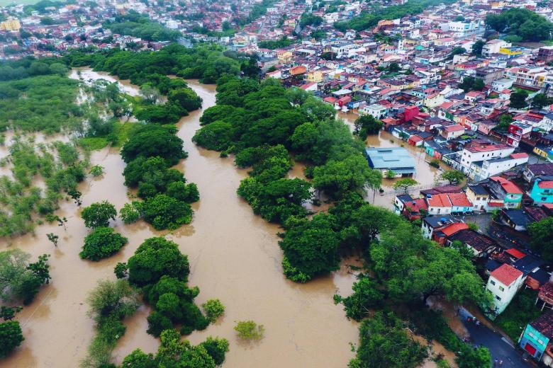 Bang Bahia ngập lụt nghiêm trọng sau những trận mưa lớn.