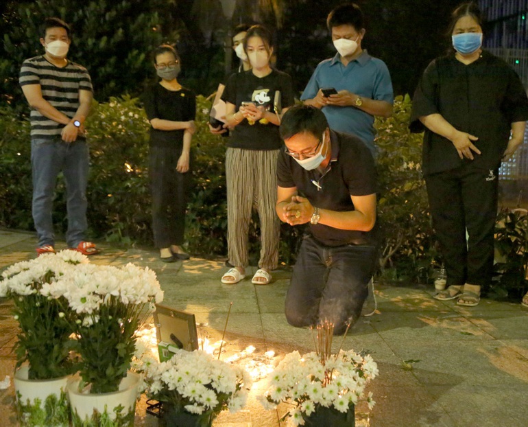 Cư dân chung cư Sài Gòn Pearl đã làm lễ tưởng niệm cháu bé