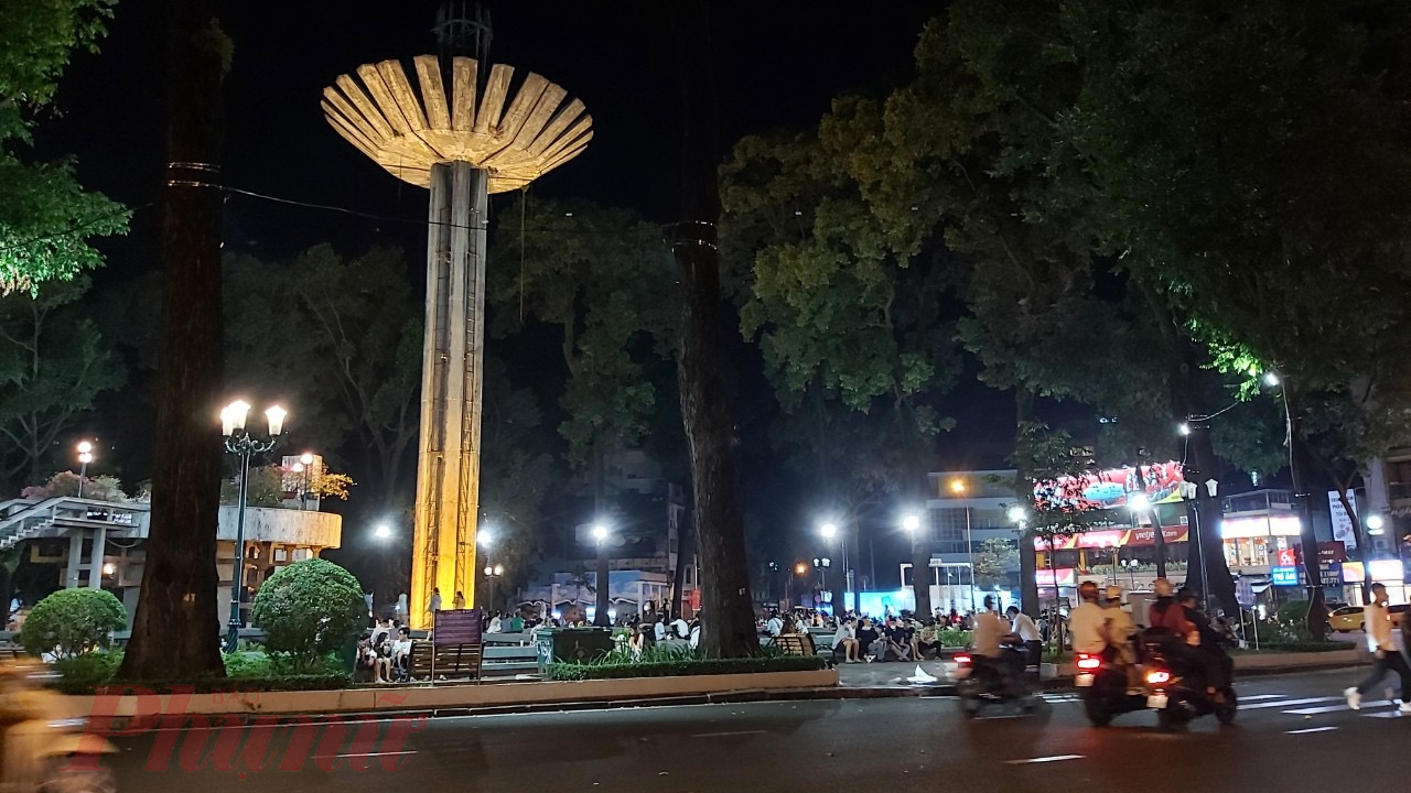 Tuyến đường xung quanh Hồ Con Rùa vẫn thông thoáng, khác hẳn với sự đông đúc những năm trước.