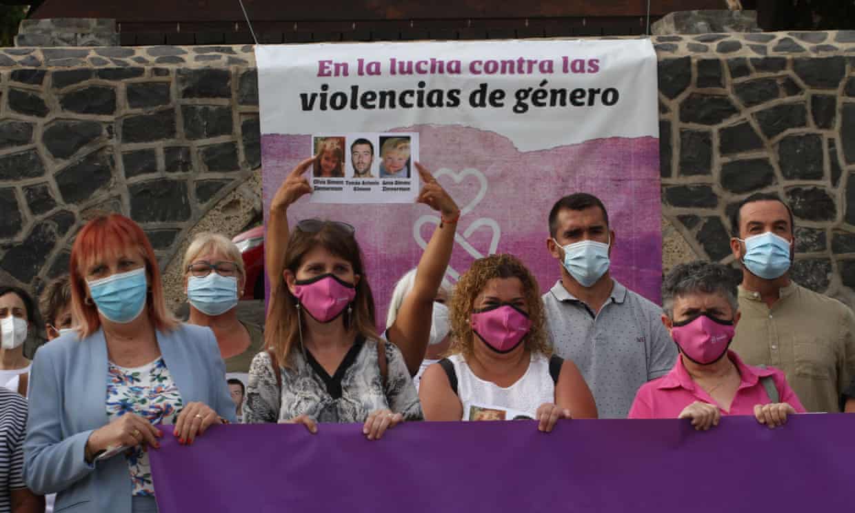 Các cuộc biểu tình ở Tây Ban Nha vào tháng 6 về vụ hai cô gái bị nghi là bị cha sát hại.