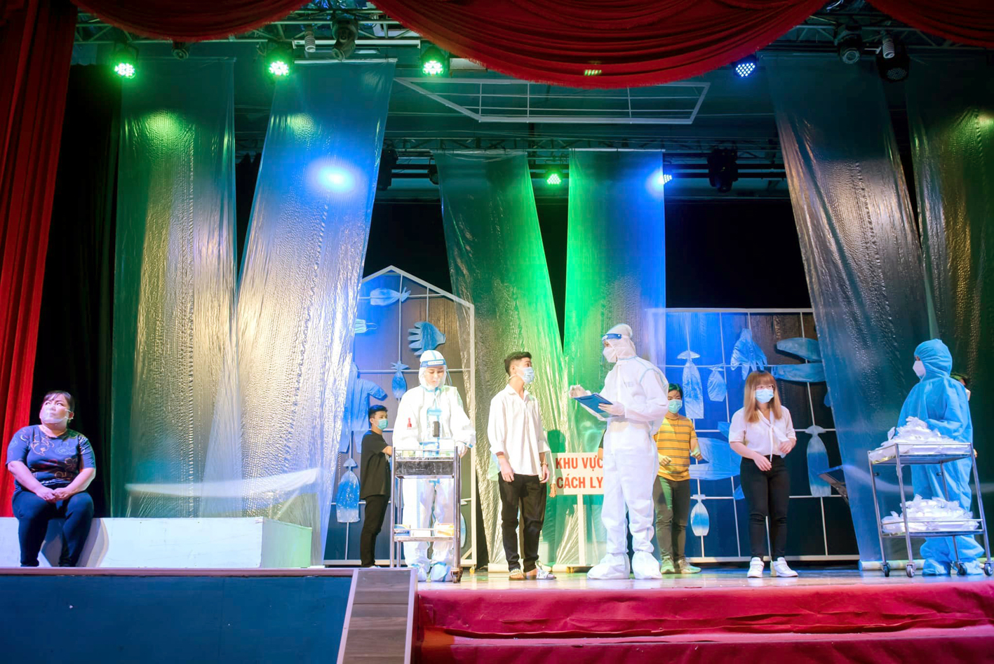 Vở Blouse trắng của sân khấu kịch Trịnh Kim Chi