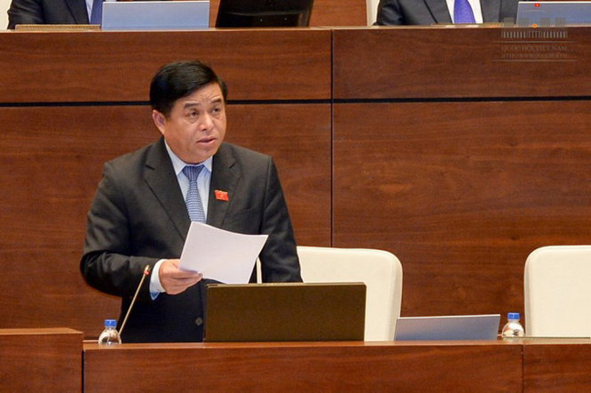Bộ trưởng Bộ Kế hoạch và Đầu tư Nguyễn Chí Dũng trình bày