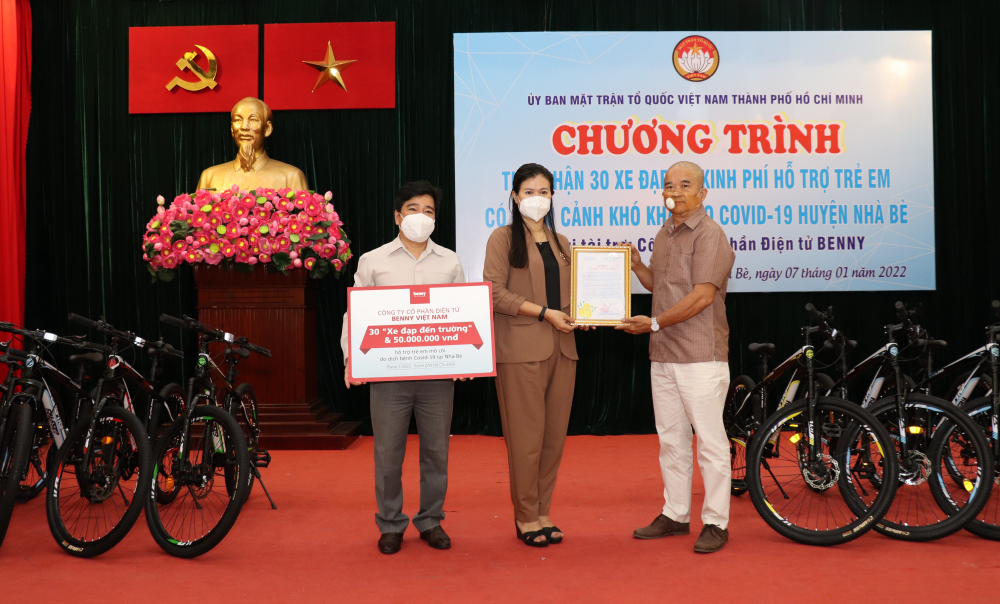 Ủy ban MTTQ Việt Nam TPHCM tiếp nhận ủng hộ của