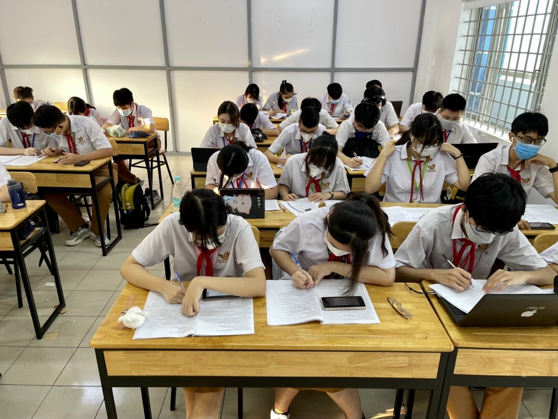 Phó giám đốc Dương Trí Dũng yêu cầu các trường không được bắt buộc học sinh phải có chứng nhận âm tính mới được đến trường